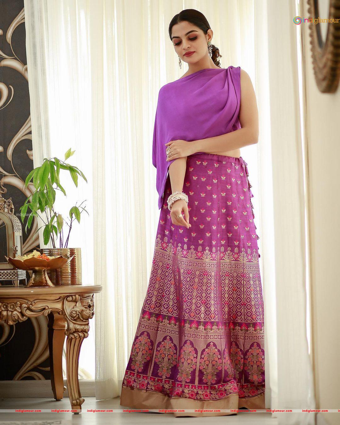 Nikhila Vimal Actress hd photo