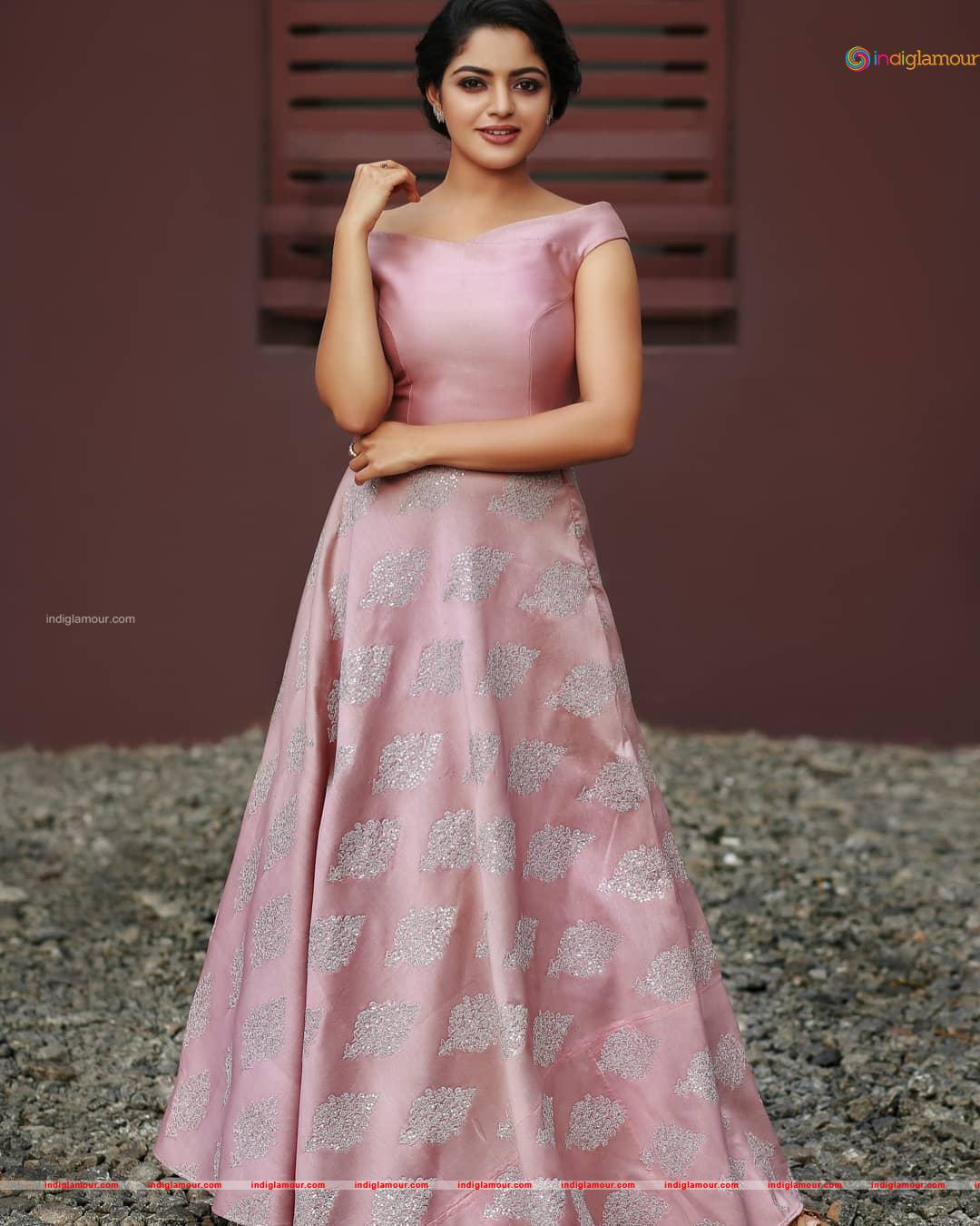 Nikhila Vimal Actress hd photo