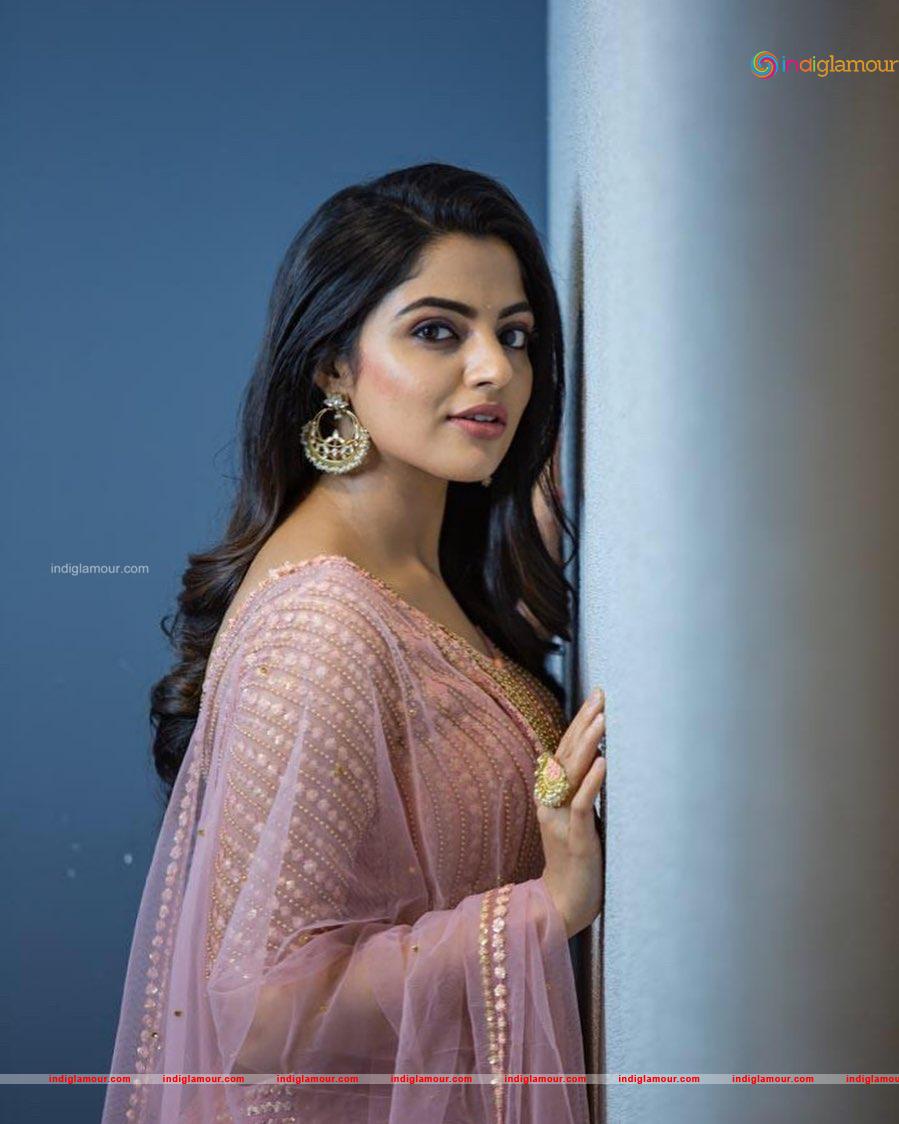 Nikhila Vimal Actress hd photo