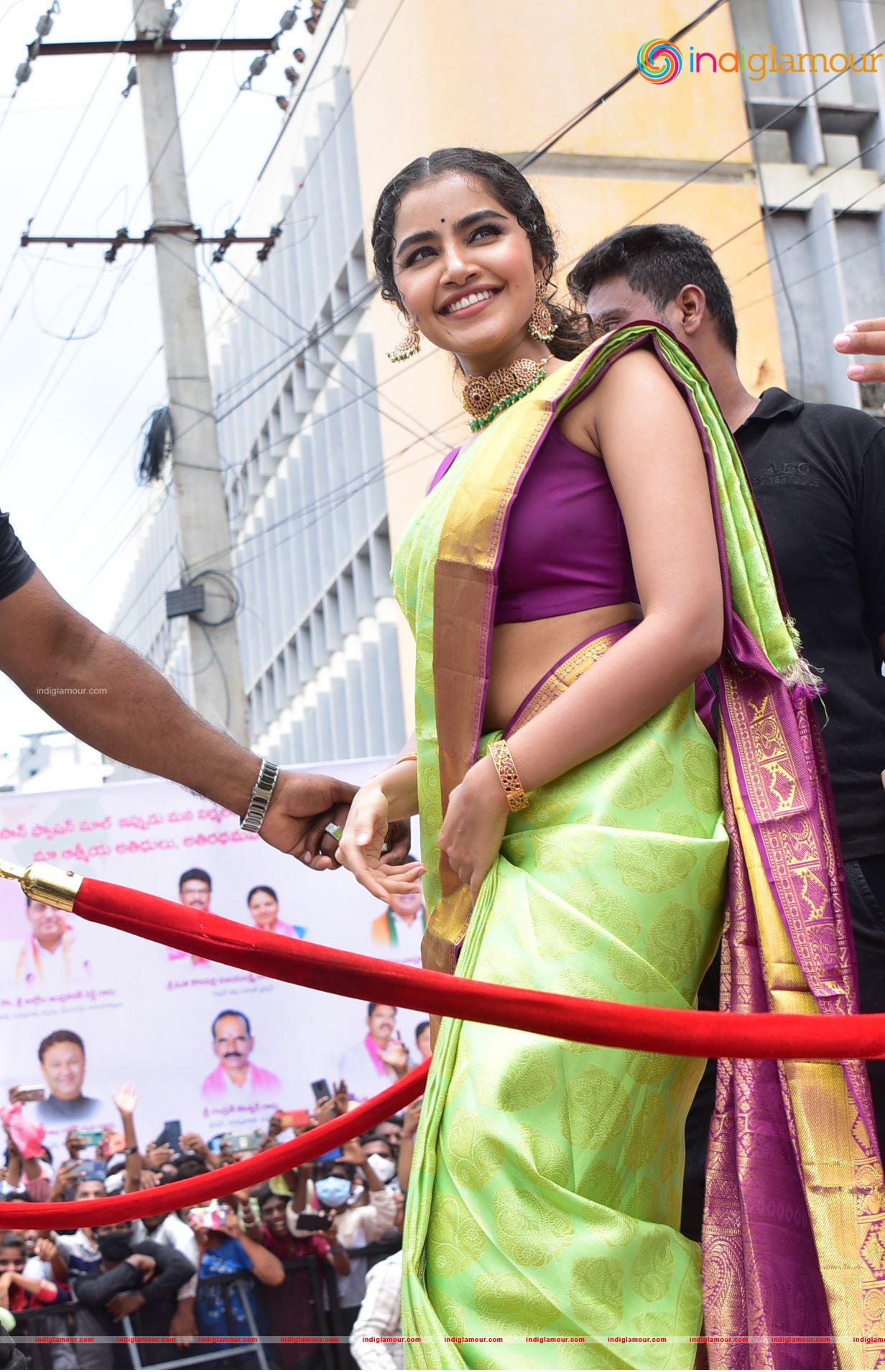 Anupama Parameswaran Actress hd photo