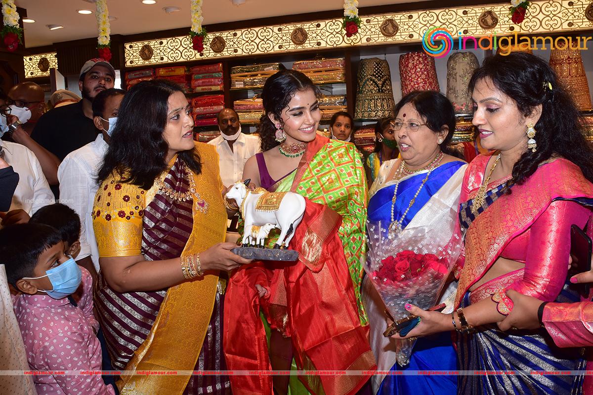 Anupama Parameswaran Actress hd photo