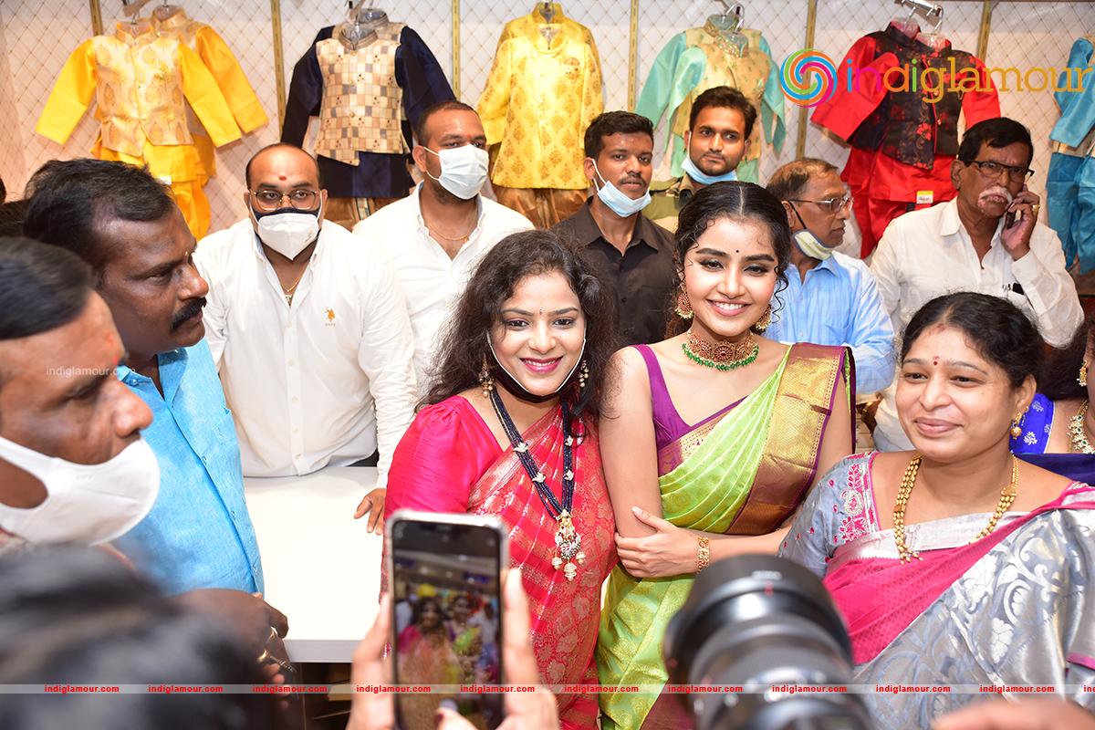Anupama Parameswaran Actress hd photo