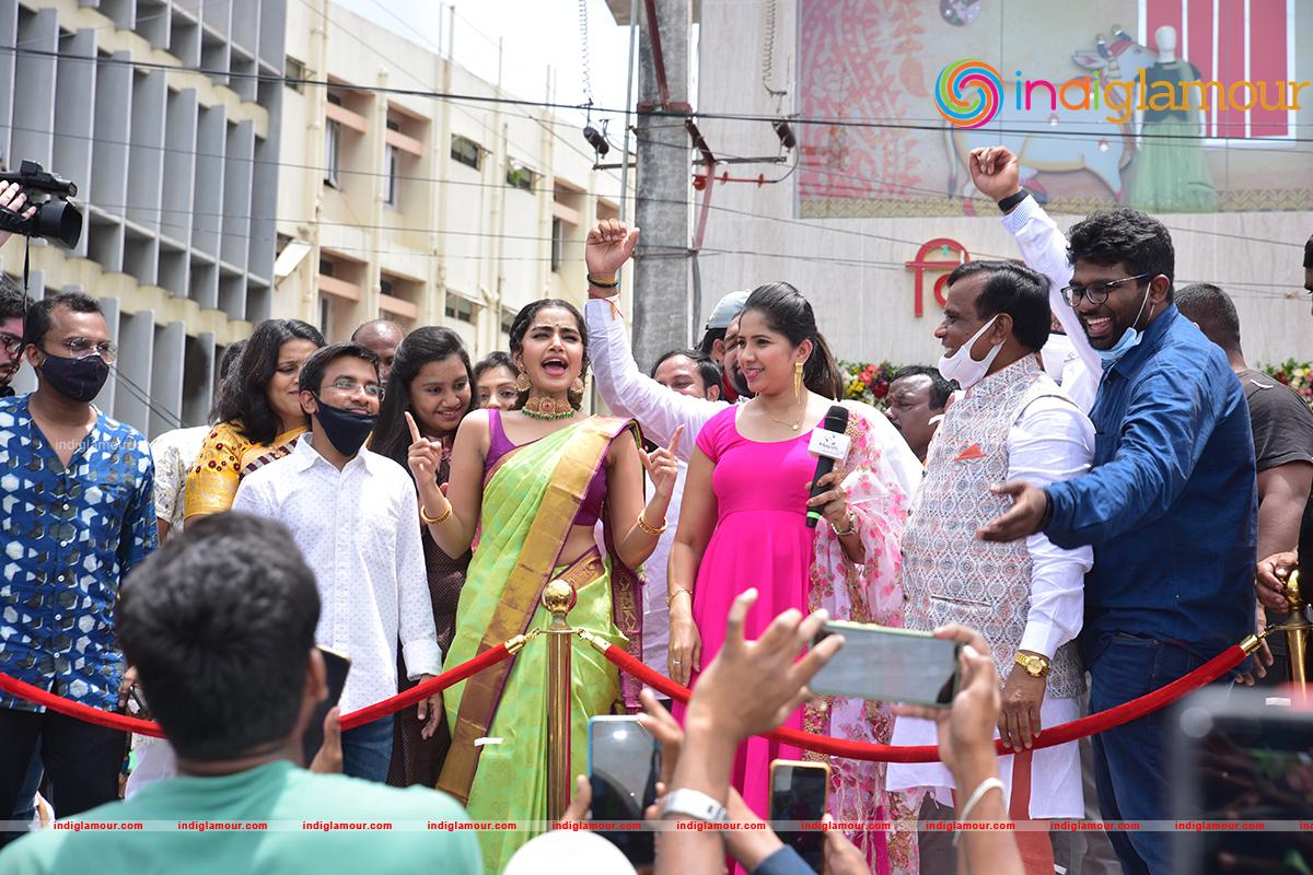 Anupama Parameswaran Actress hd photo