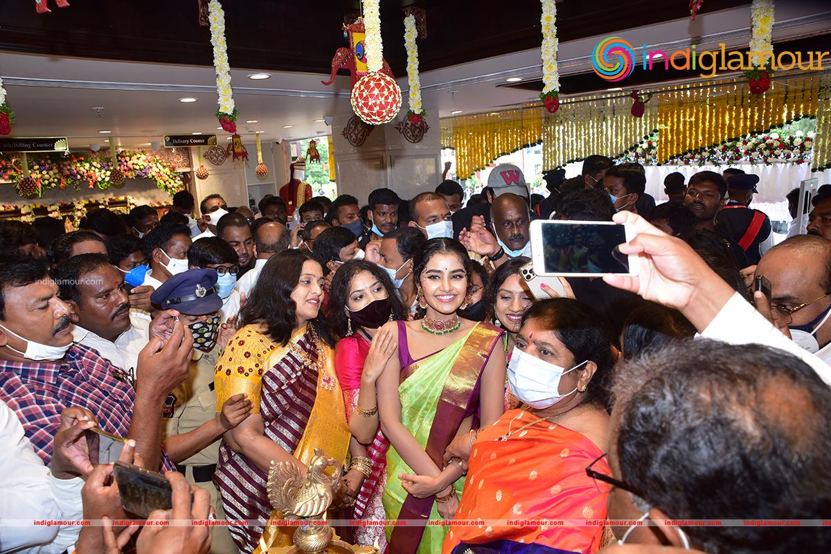 Anupama Parameswaran Actress hd photo