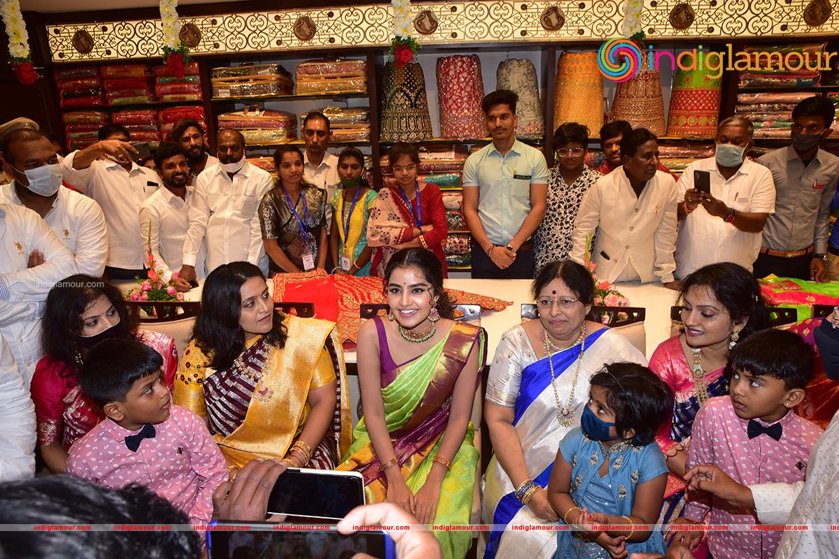 Anupama Parameswaran Actress hd photo