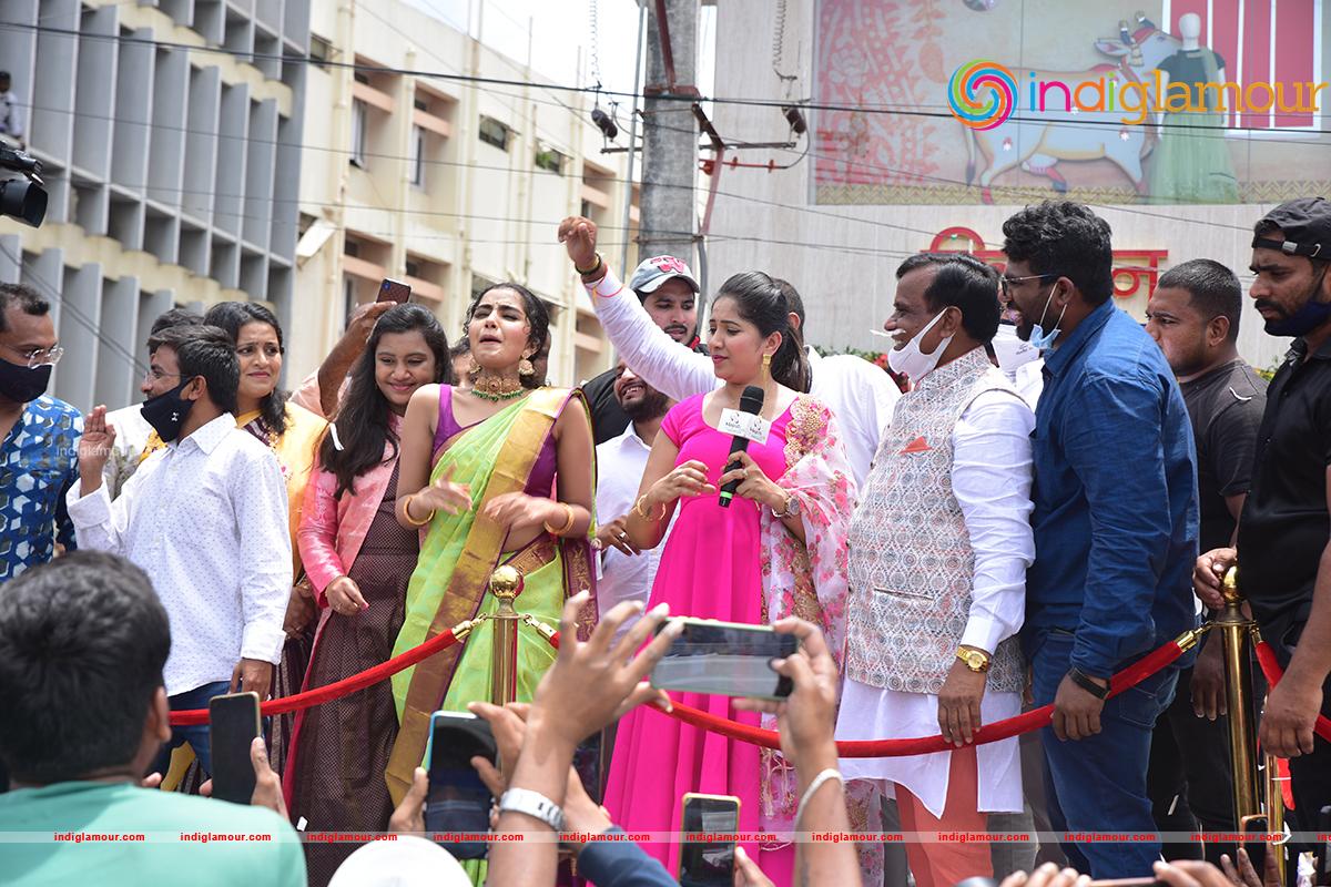 Anupama Parameswaran Actress hd photo