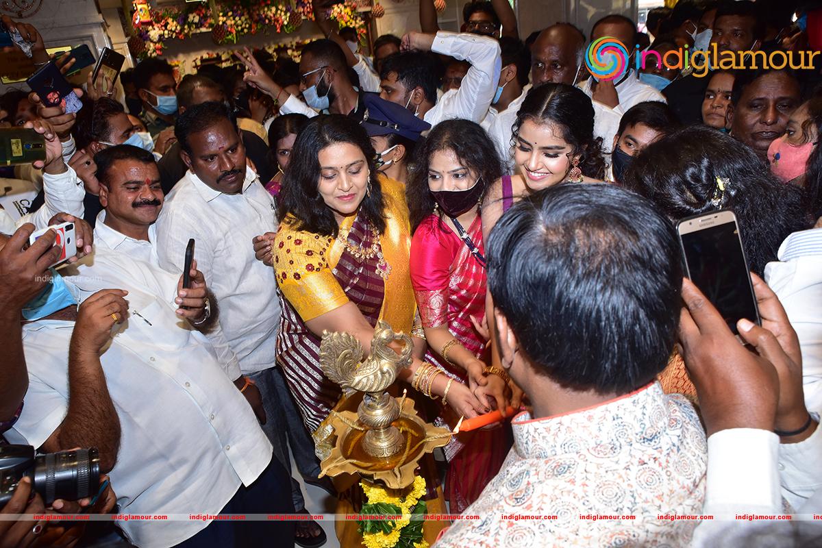 Anupama Parameswaran Actress hd photo