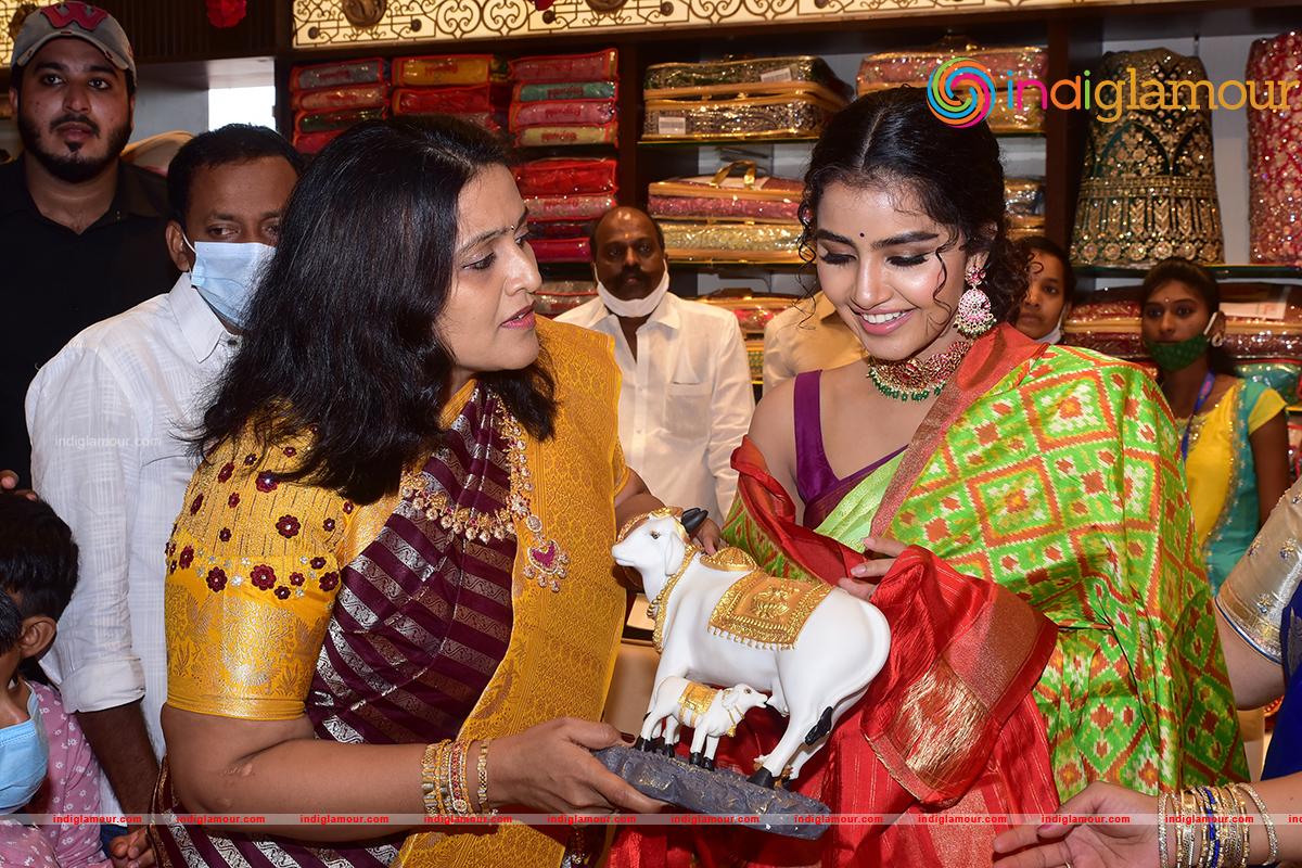 Anupama Parameswaran Actress hd photo