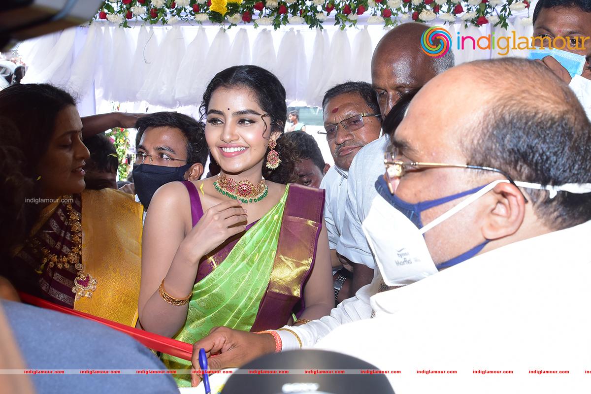 Anupama Parameswaran Actress hd photo