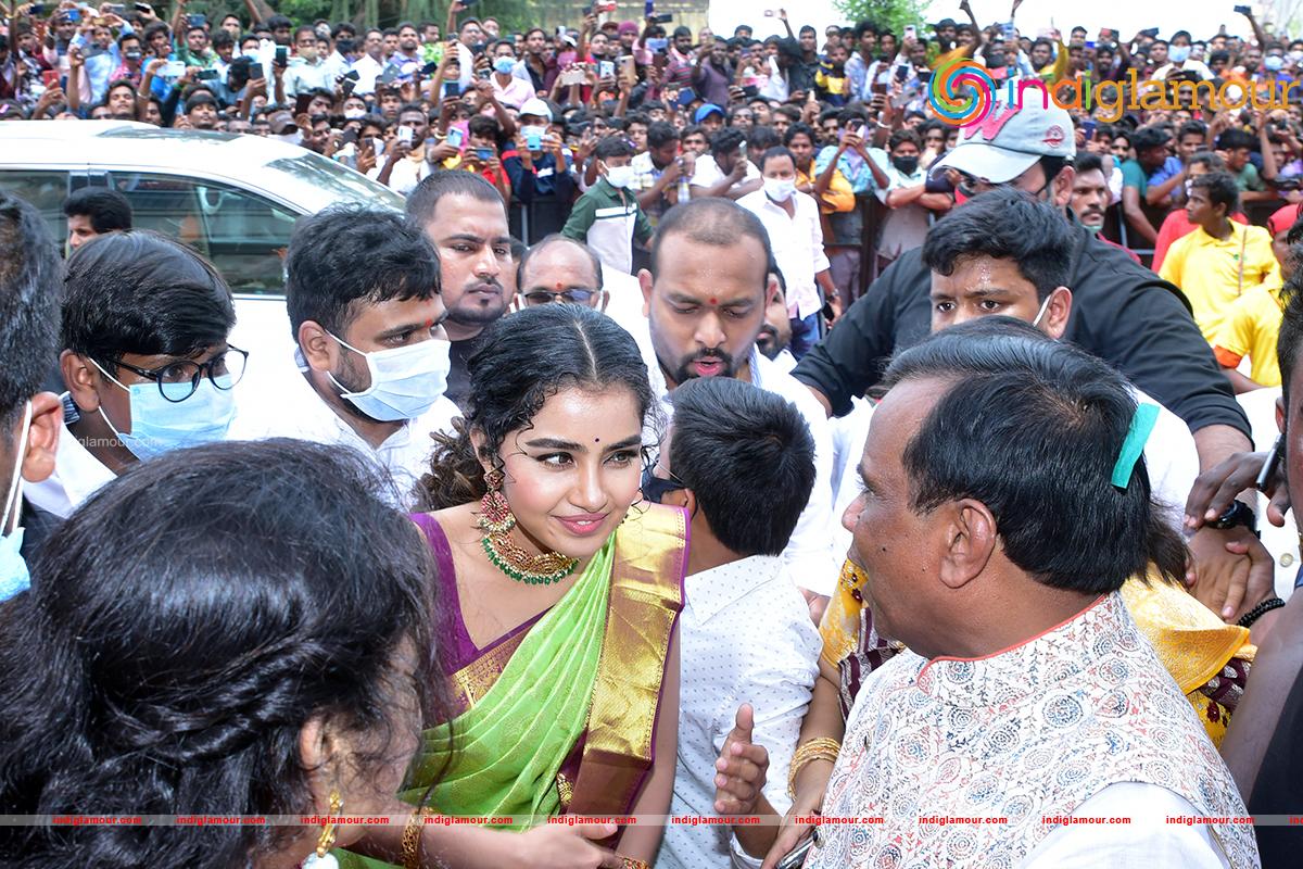 Anupama Parameswaran Actress hd photo