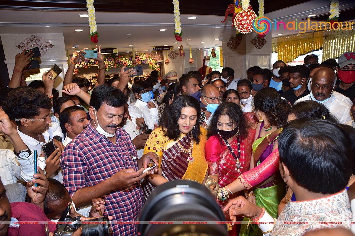 Anupama Parameswaran Actress hd photo