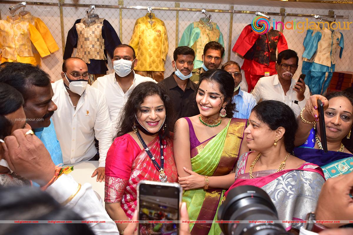 Anupama Parameswaran Actress hd photo