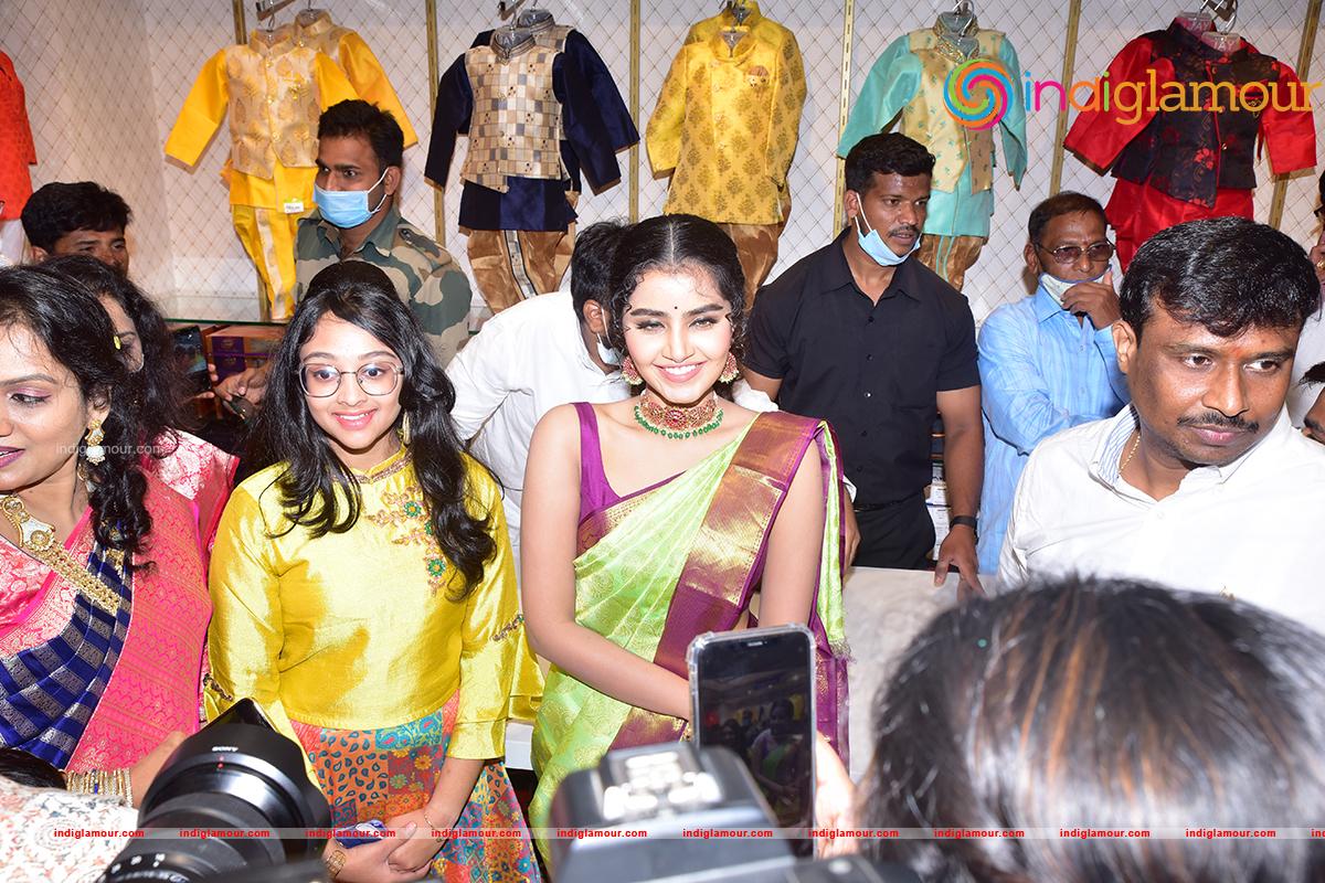 Anupama Parameswaran Actress hd photo