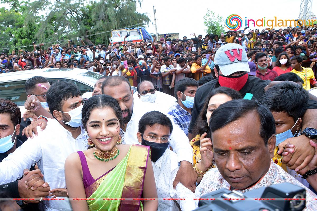 Anupama Parameswaran Actress hd photo