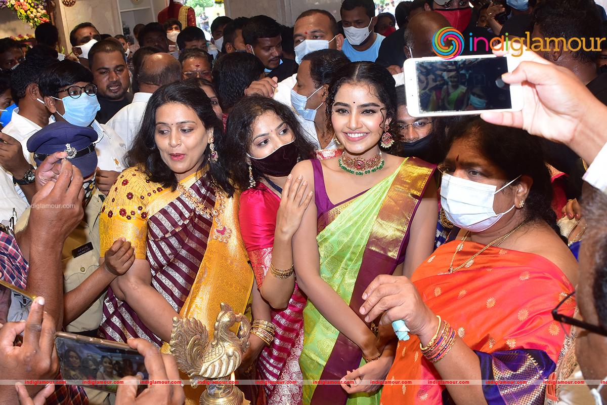 Anupama Parameswaran Actress hd photo