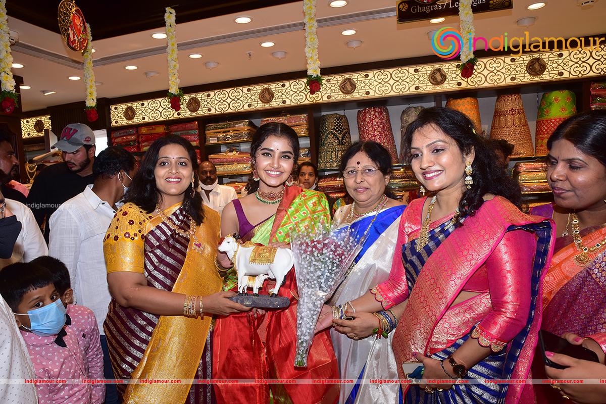 Anupama Parameswaran Actress hd photo