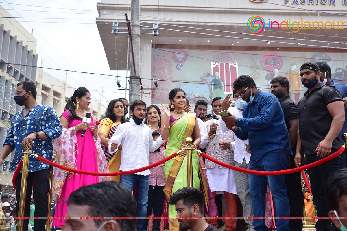 Anupama Parameswaran Actress hd photo