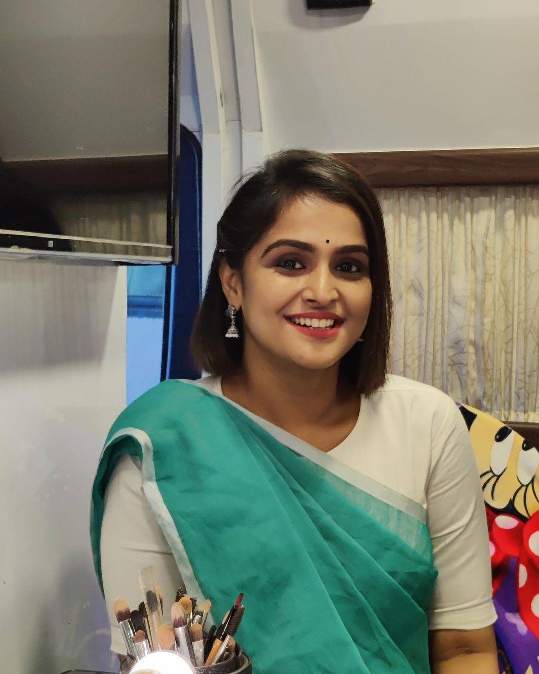 Ramya Nambessan Actress hd photo