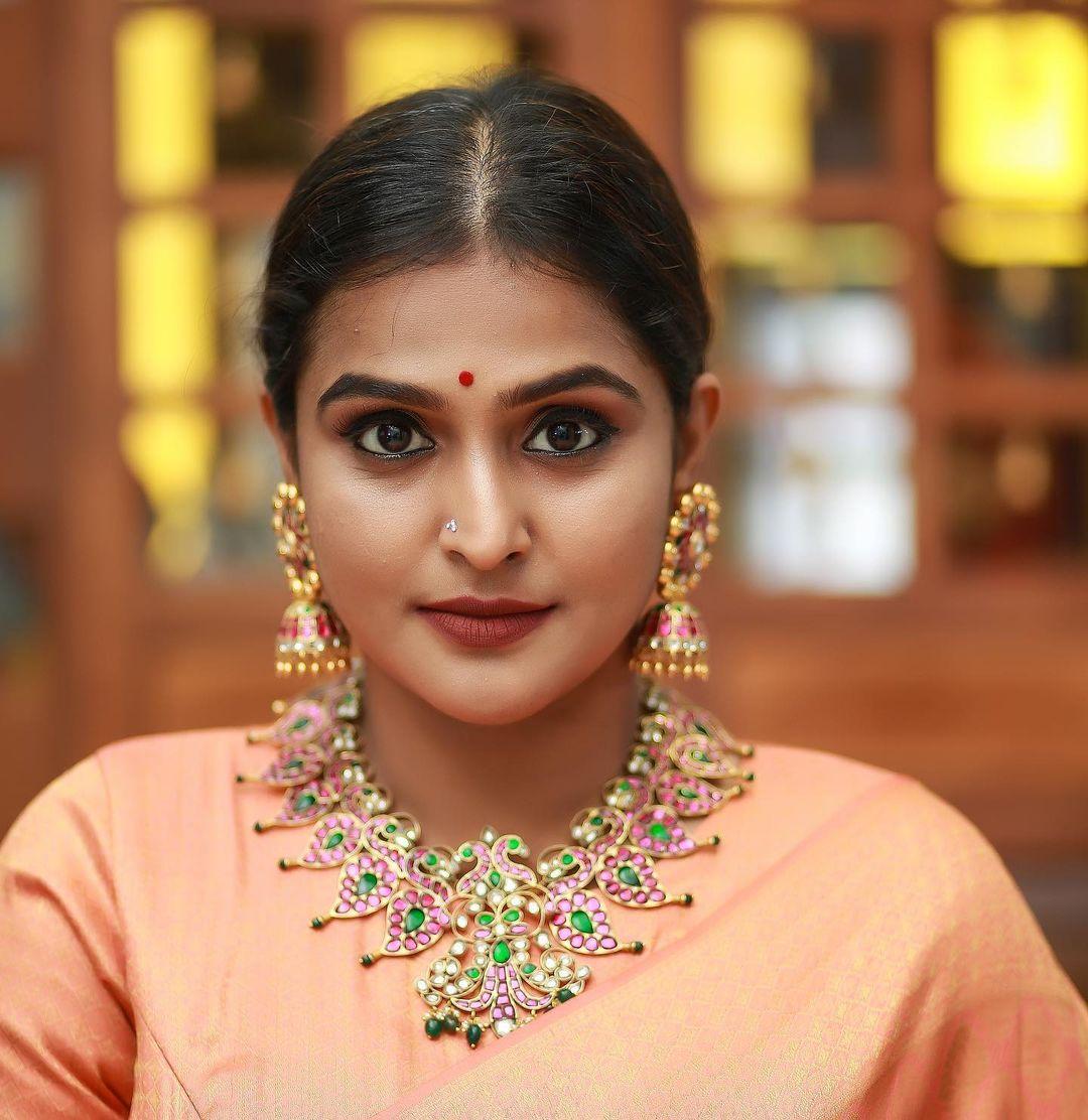 Ramya Nambessan Actress hd photo