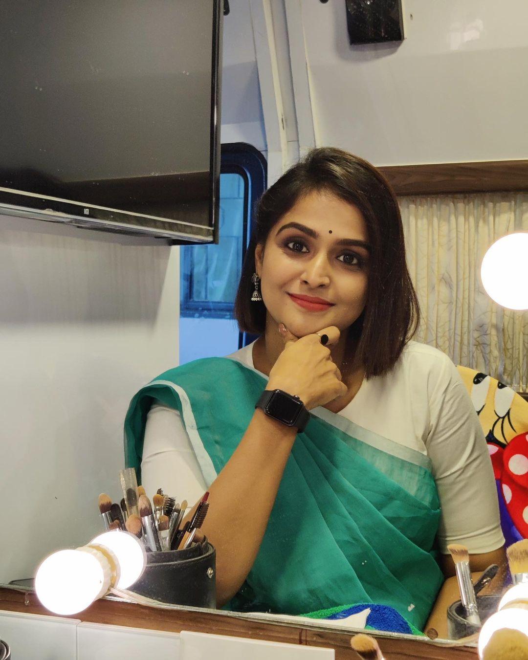 Ramya Nambessan Actress hd photo
