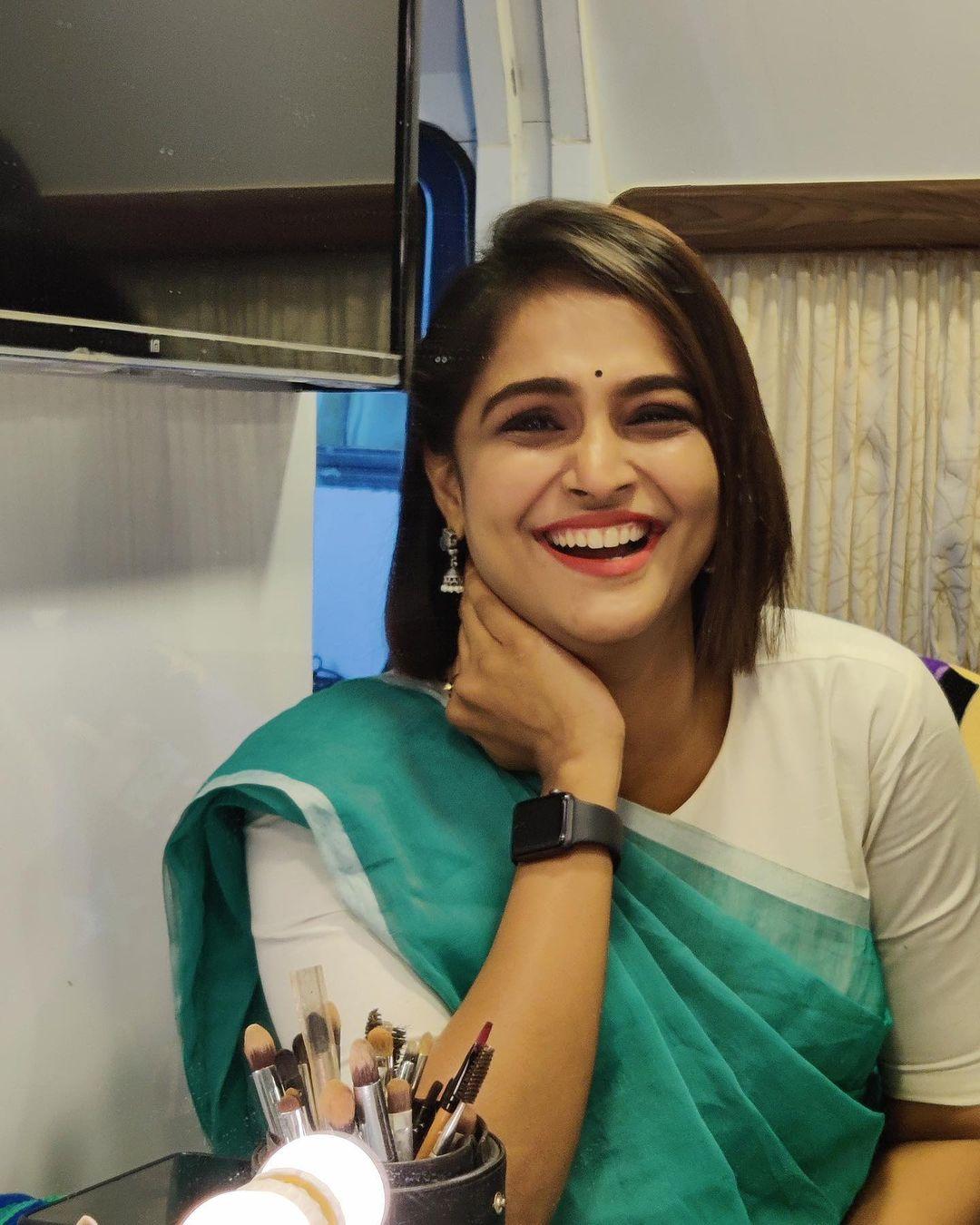 Ramya Nambessan Actress hd photo