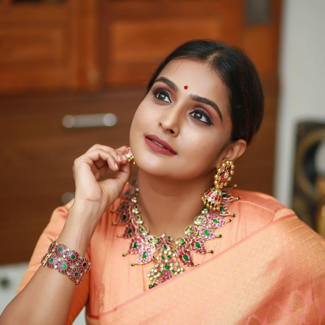 Ramya Nambessan Actress hd photo