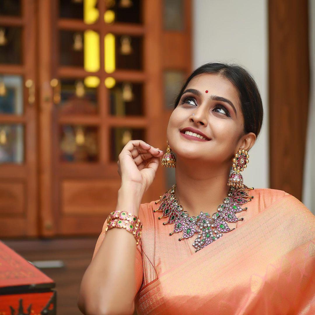 Ramya Nambessan Actress hd photo