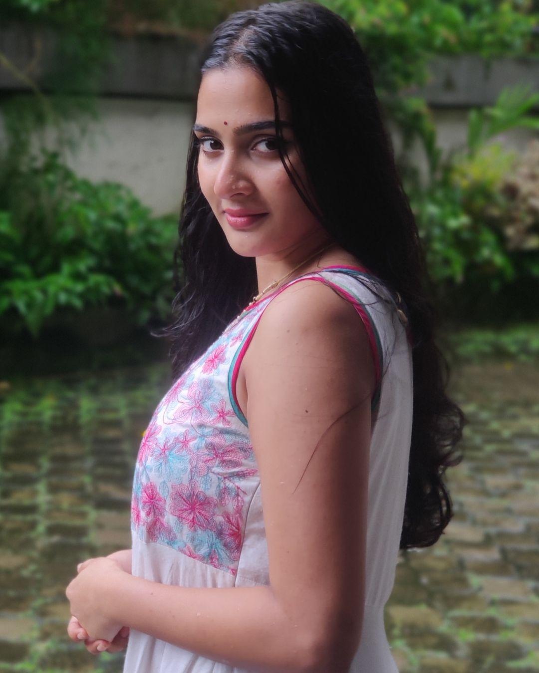 Aditi Ravi Actress hd photo