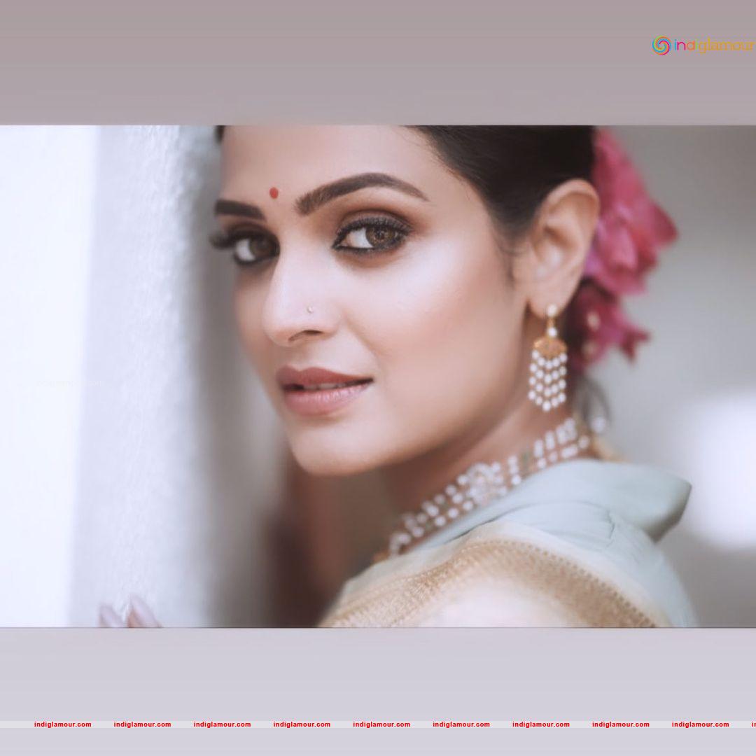 Divya Pillai Actress hd photo