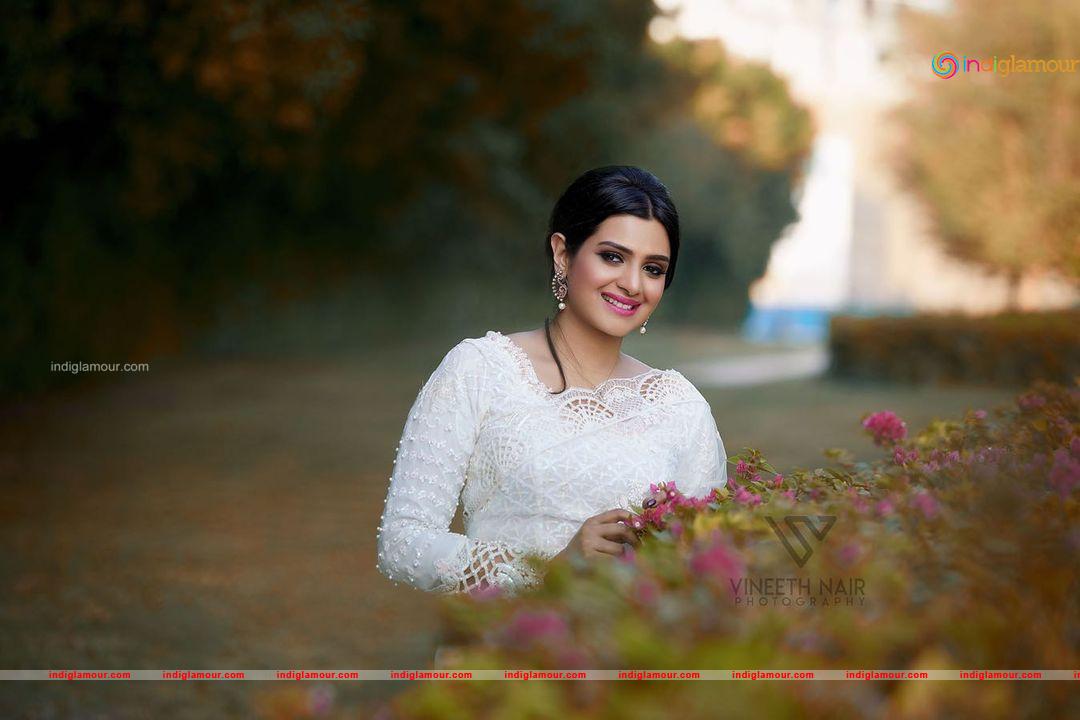 Divya Pillai Actress hd photo