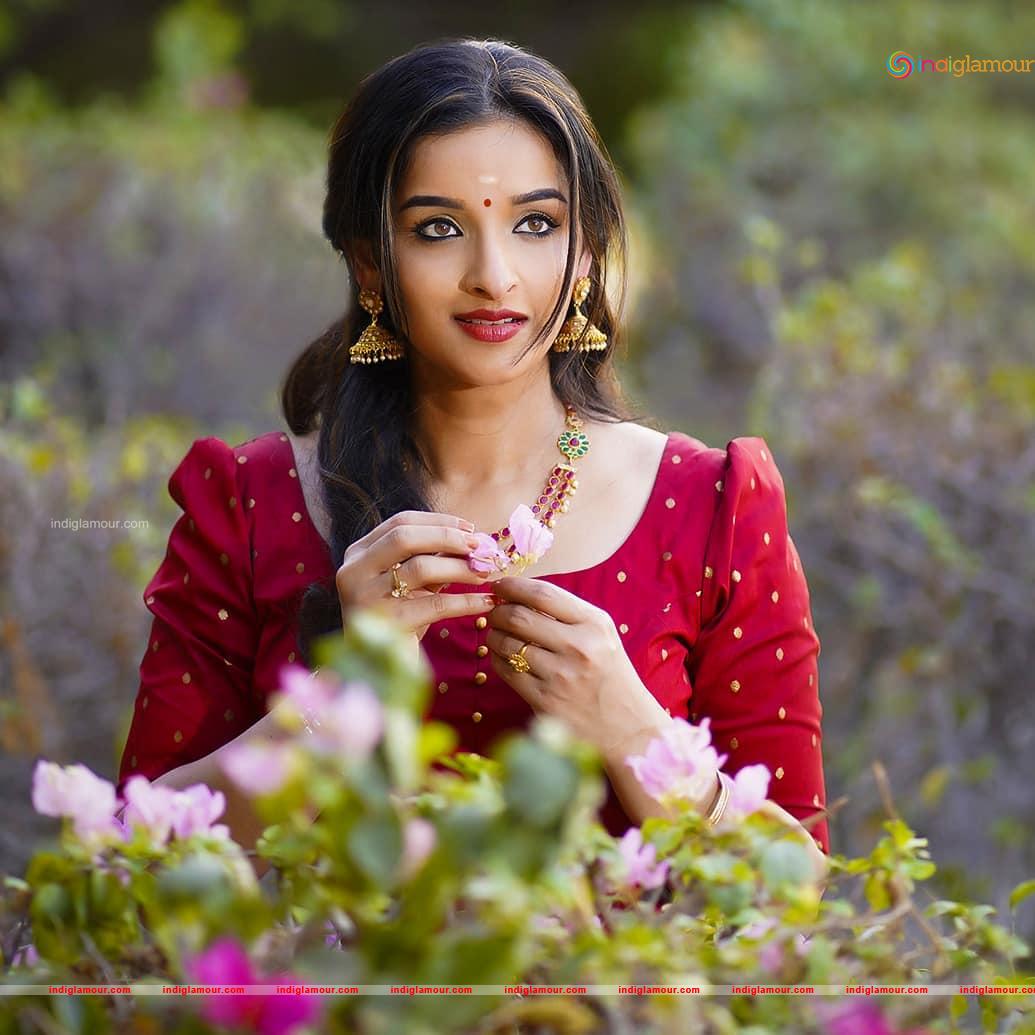 Sowmyaa Menon Actress hd photo