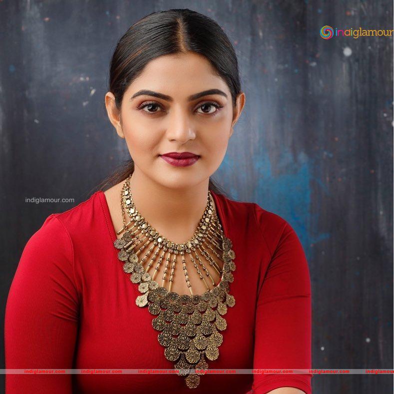 Nikhila Vimal Actress hd photo