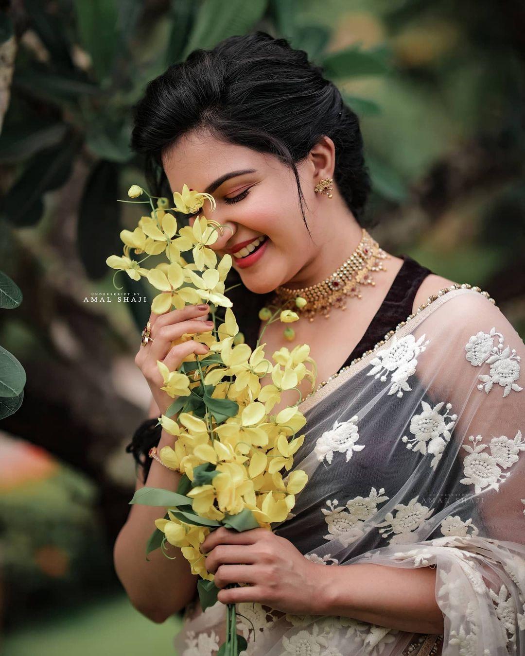Honey Rose Actress hd photo