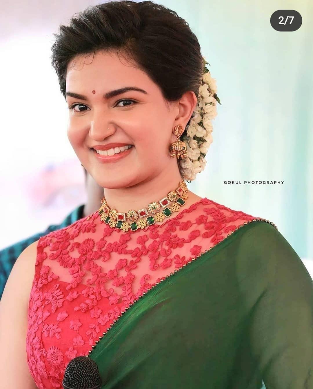 Honey Rose Actress hd photo