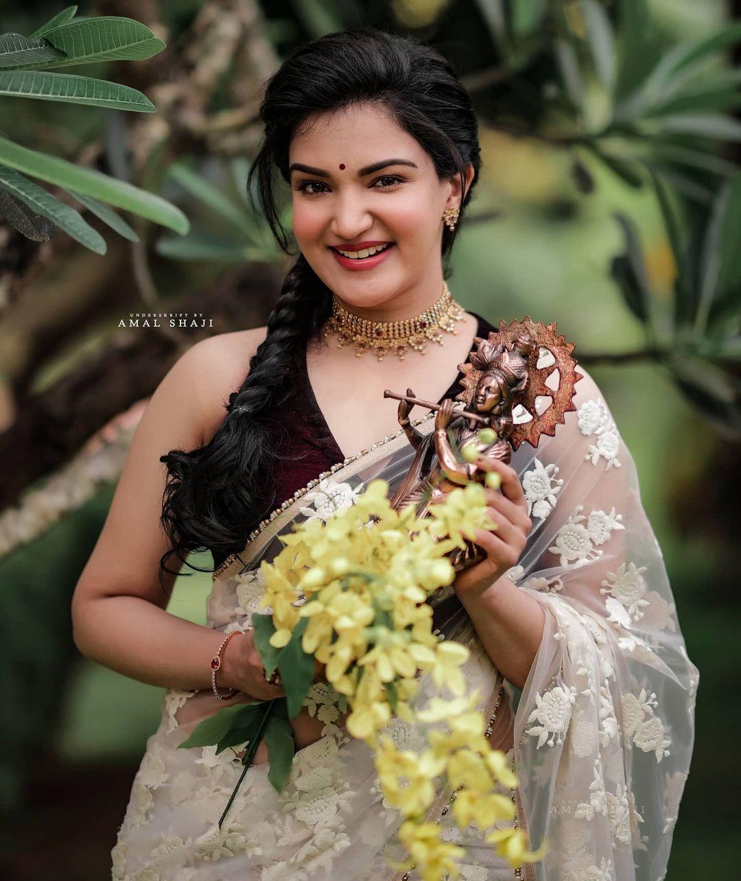 Honey Rose Actress hd photo