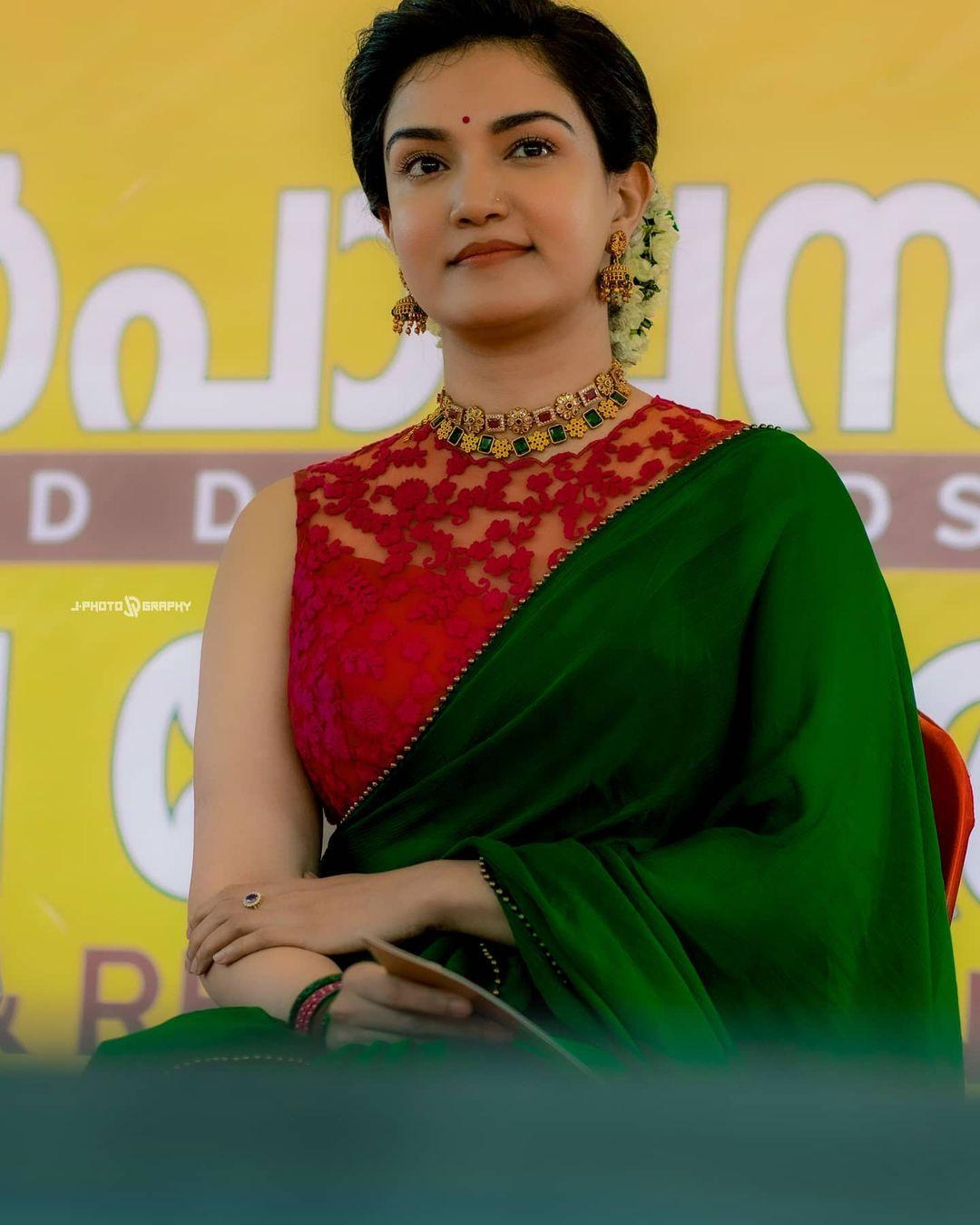 Honey Rose Actress hd photo