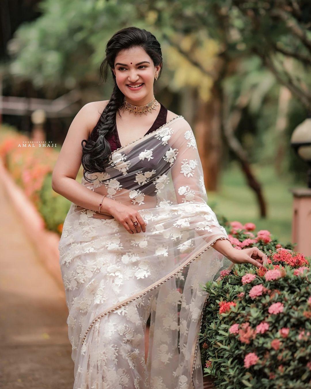 Honey Rose Actress hd photo