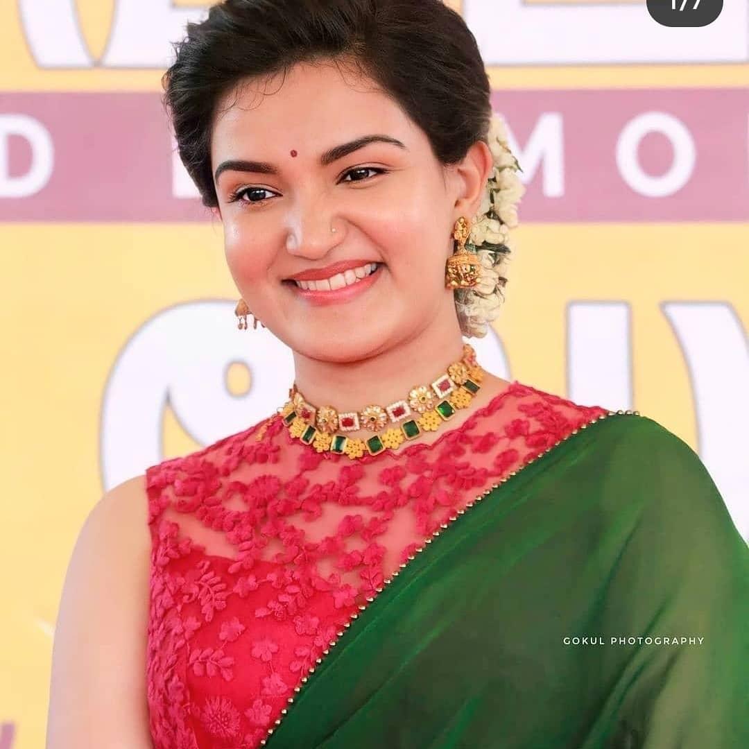 Honey Rose Actress hd photo