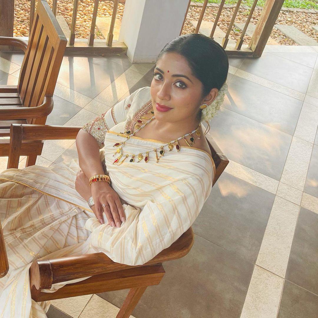 Navya Nair Actress hd photo