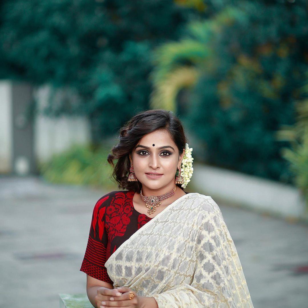 Ramya Nambessan Actress hd photo