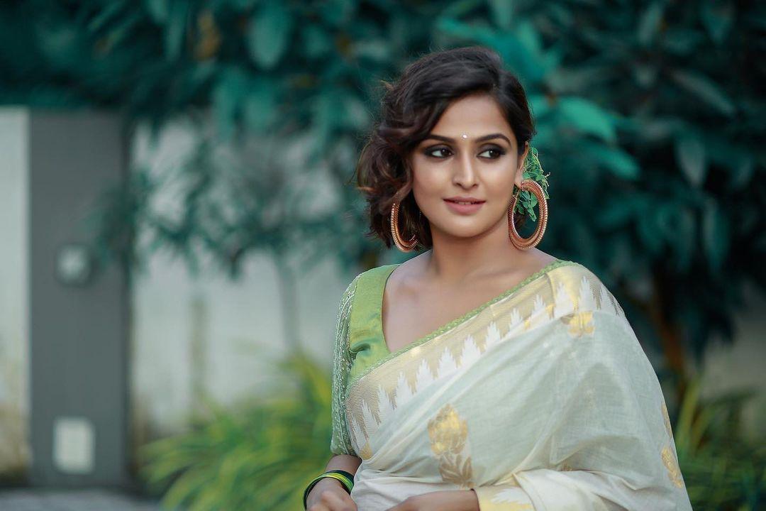 Ramya Nambessan Actress hd photo
