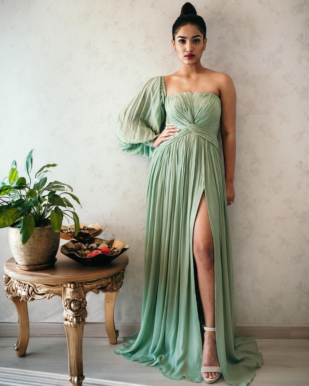 Saniya Iyappan Actress hd photo
