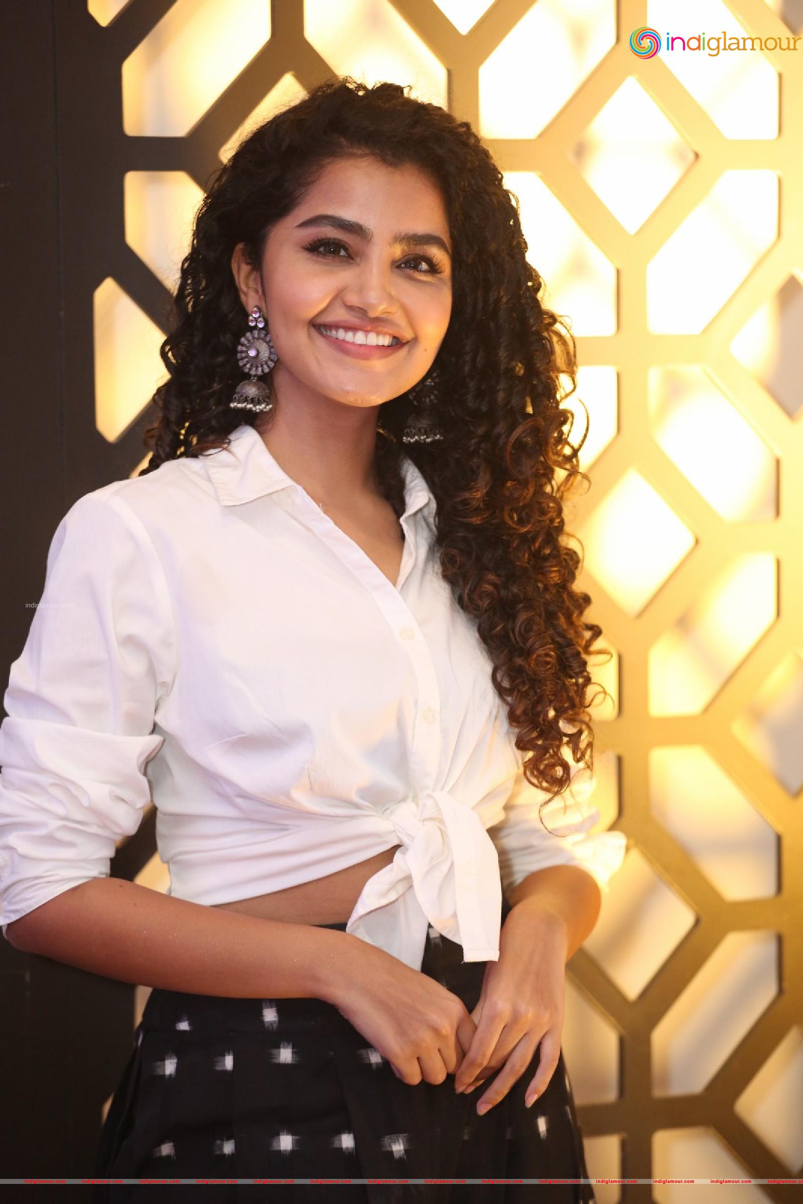 Anupama Parameswaran Actress hd photo