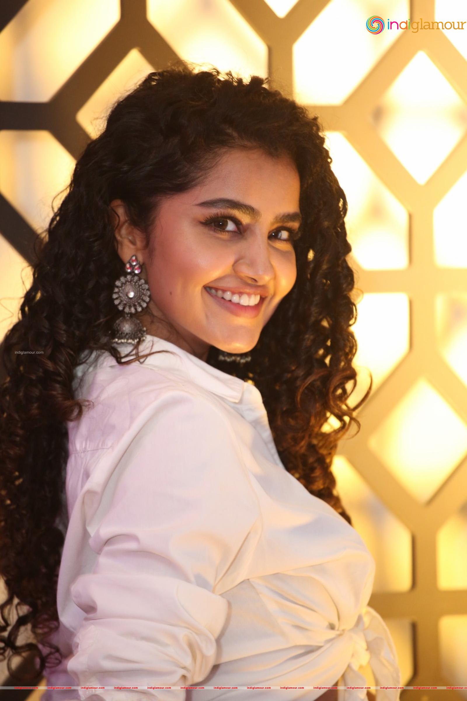 Anupama Parameswaran Actress hd photo