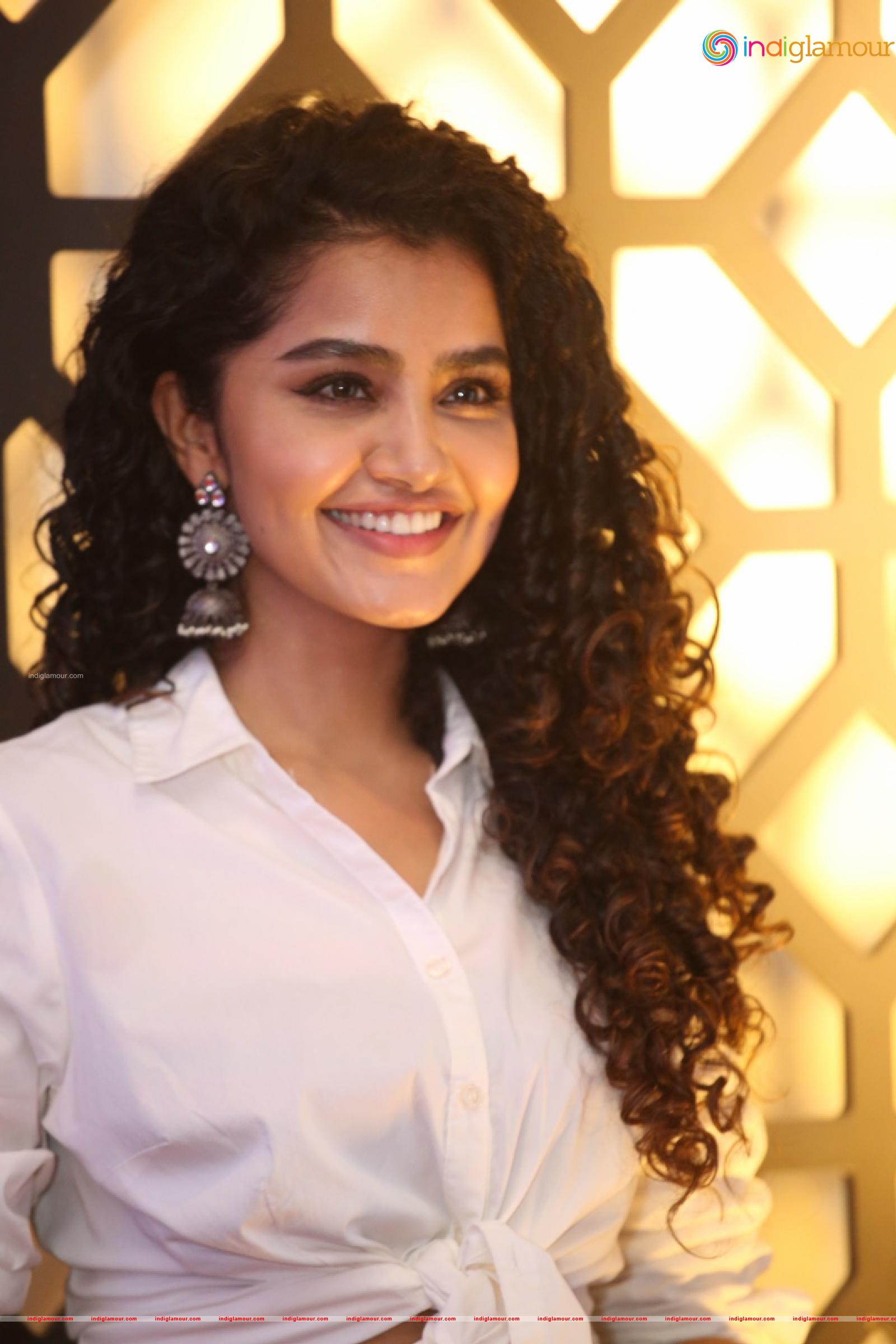 Anupama Parameswaran Actress hd photo