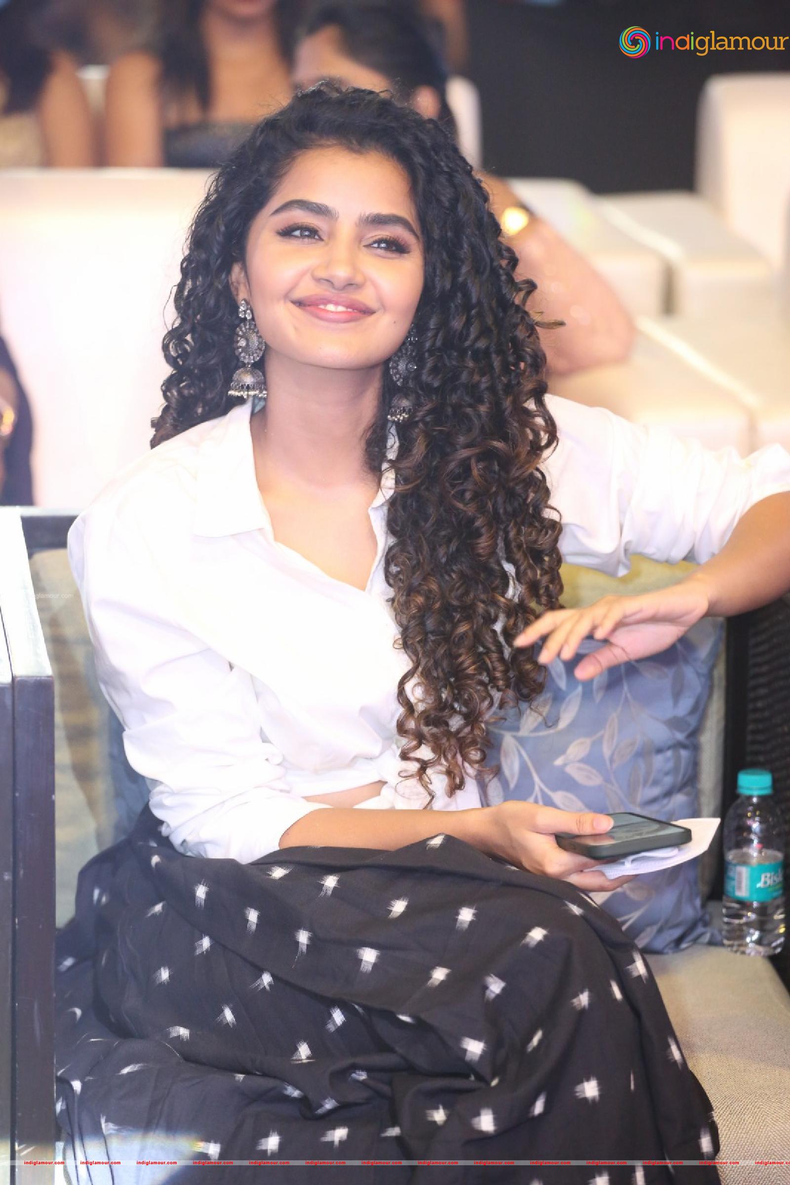 Anupama Parameswaran Actress hd photo