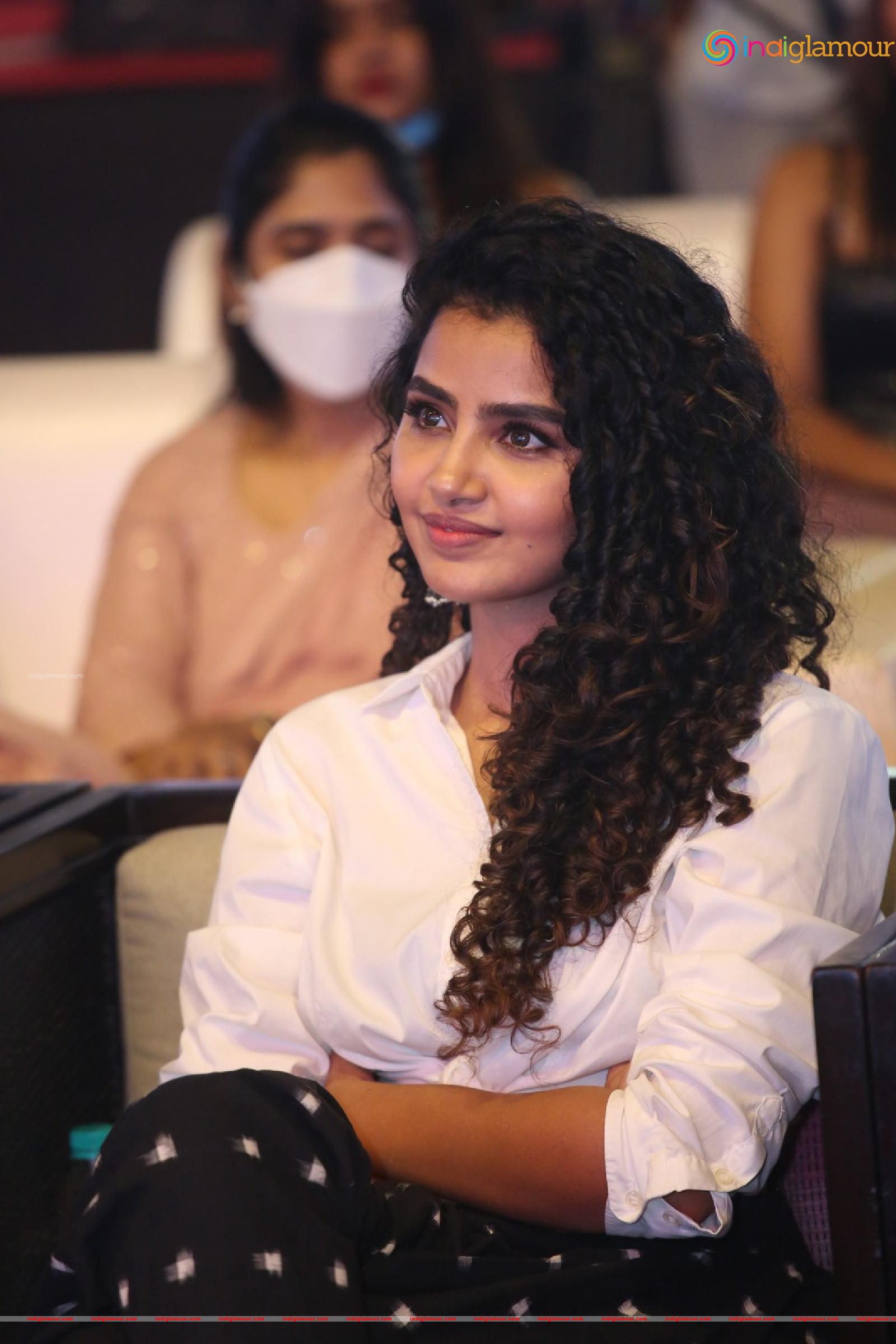 Anupama Parameswaran Actress hd photo