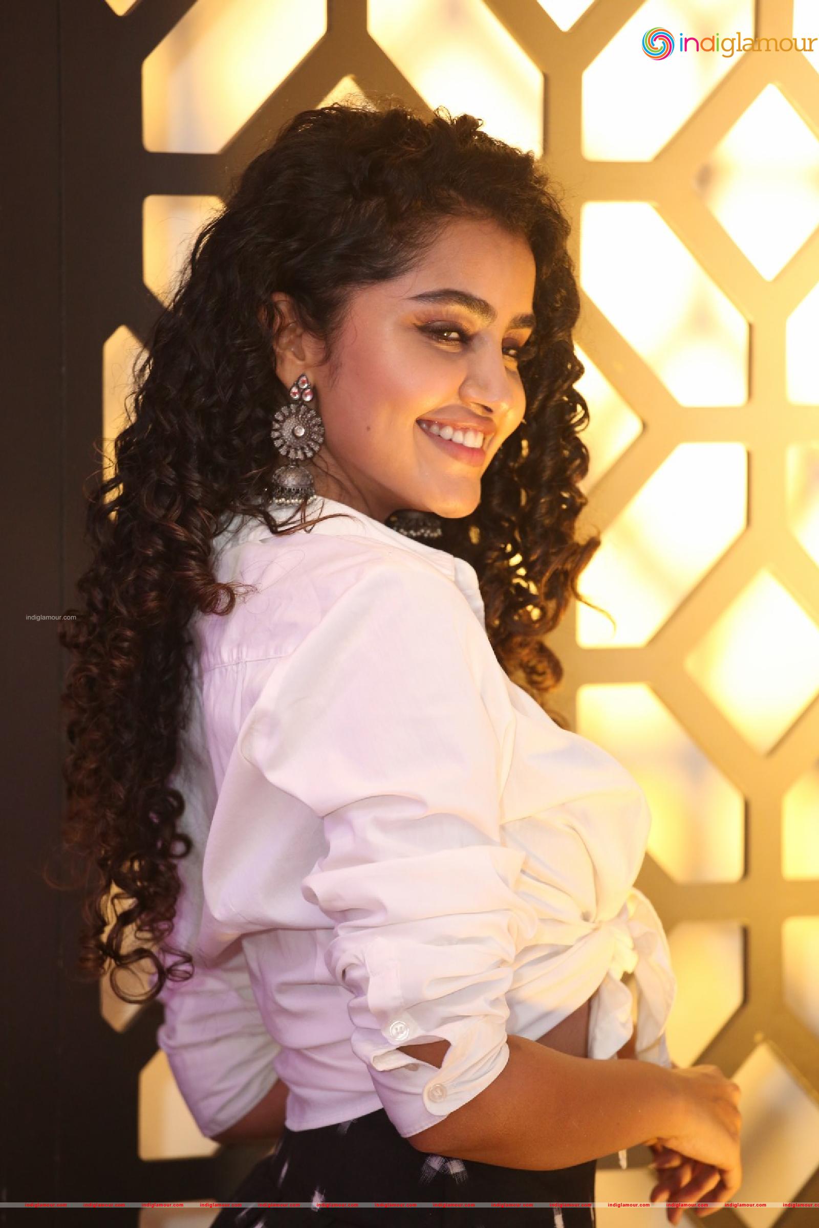 Anupama Parameswaran Actress hd photo