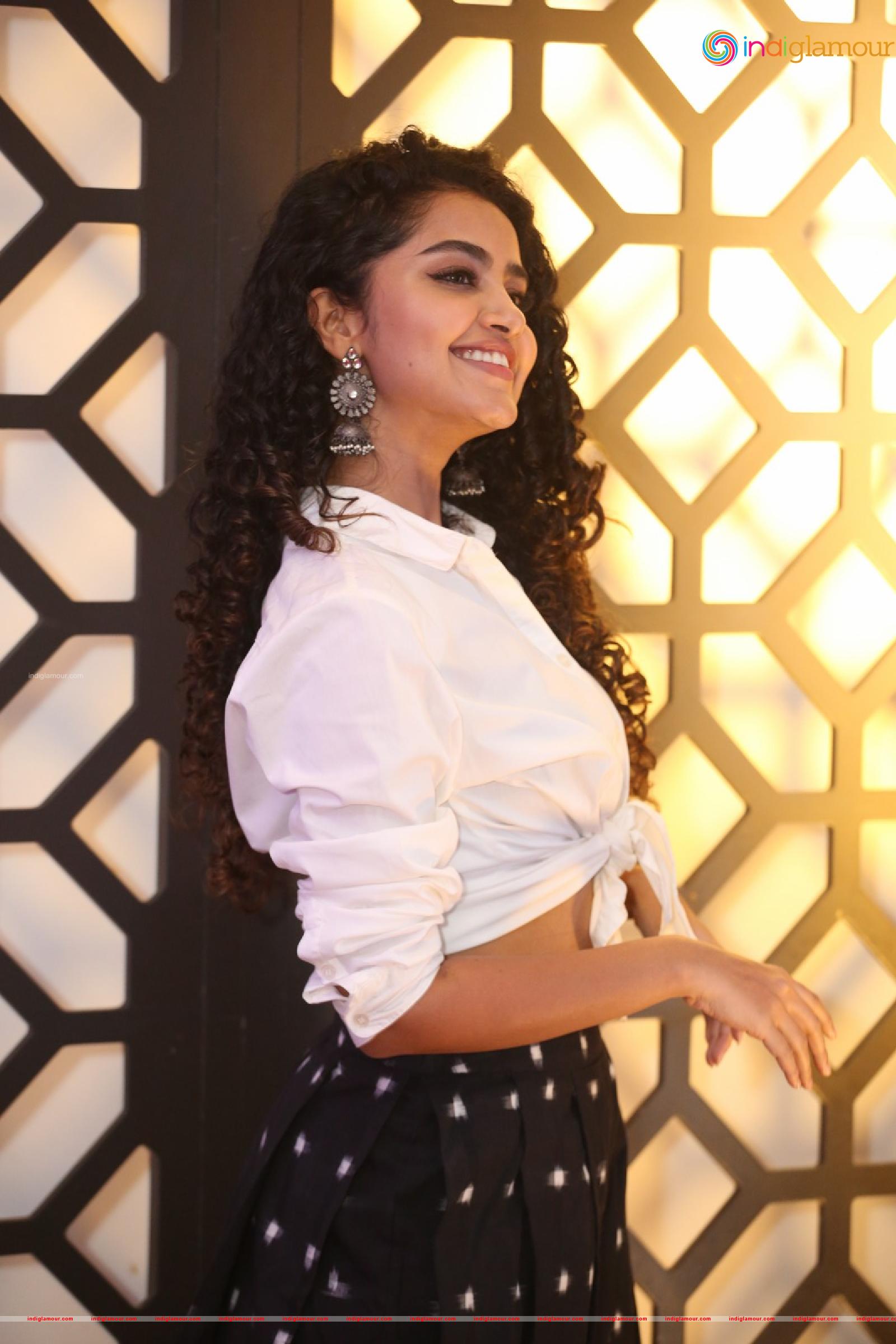 Anupama Parameswaran Actress hd photo