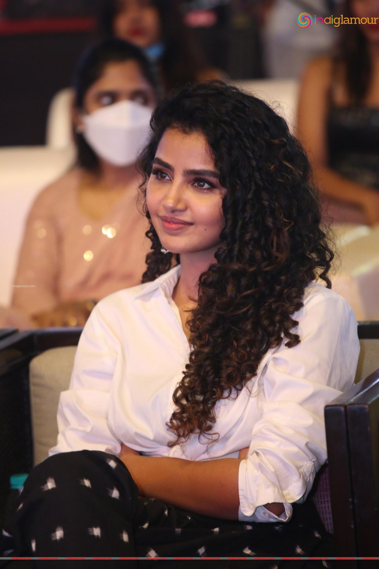 Anupama Parameswaran Actress hd photo